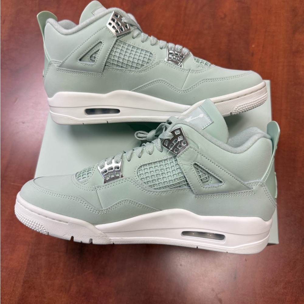 Nike Air Jordan 4 Retro Seafoam Sail Silver HV0823-003 Size 9.5 men/11 Women NIB - Picture 3 of 13